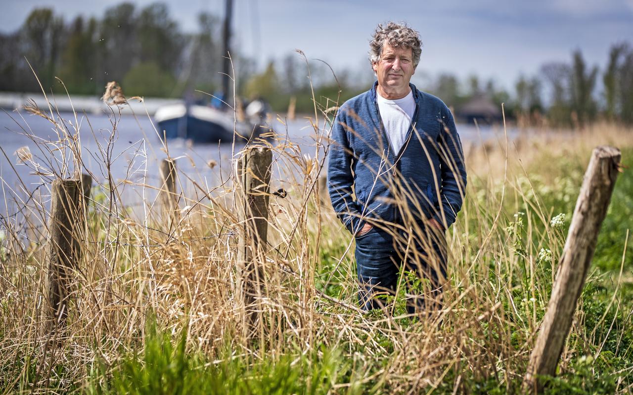 Hhoogleraar pedagogiek Micha de Winter bij zijn boot in Terherne. Hhoogleraar pedagogiek Micha de Winter bij zijn boot in Terherne.