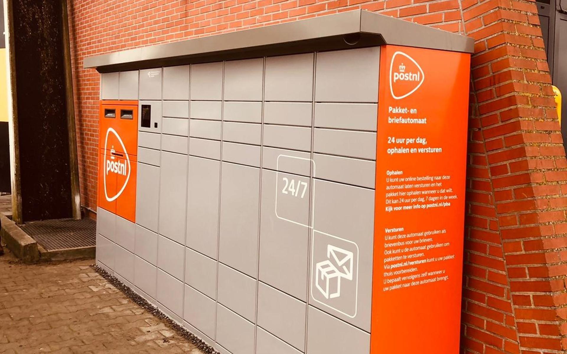 Pakketautomaat PostNL bij supermarkt Leeuwarder Courant