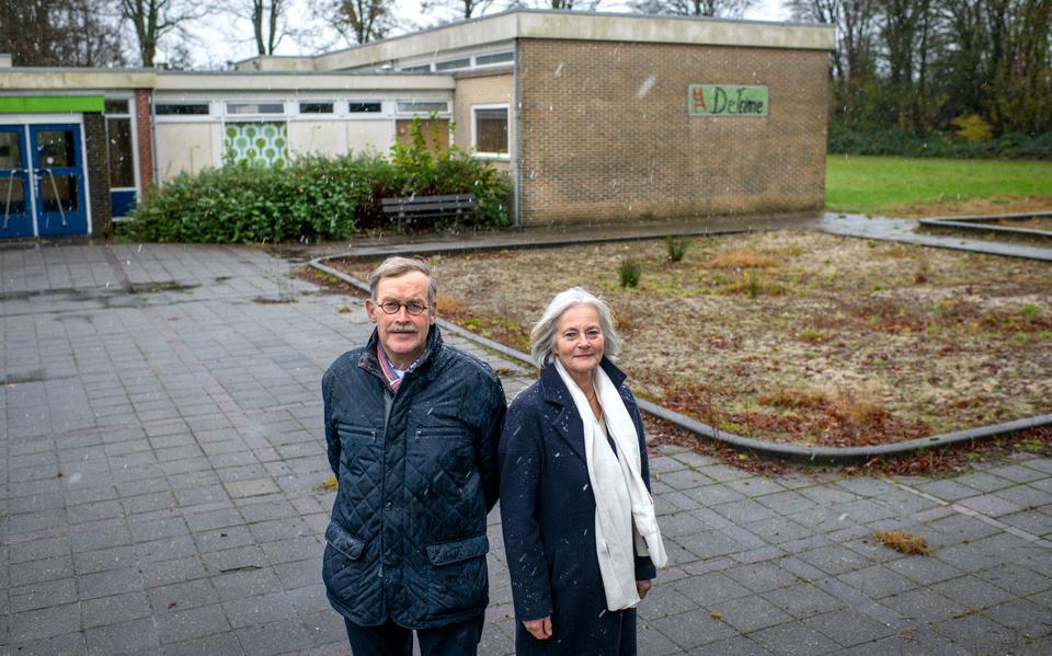 Nardus Huiskes en Frouk Franssen-Eikema van stichting Koningshof willen in Beetsterzwaag een woonvorm beginnen voor 55-plussers. 