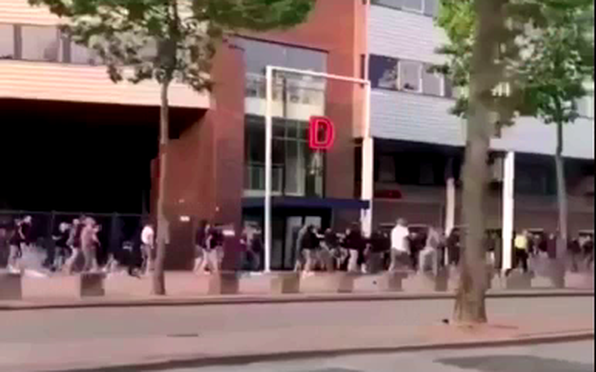 Confrontatie Tussen Cambuur En Heerenveen Supporters Bij Stadion Sc Heerenveen Leeuwarder Courant