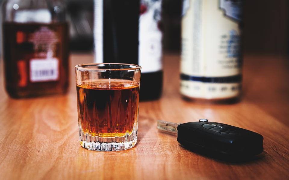 Man (65) uit Twijzelerheide krijgt twee weken cel voor dronken rijden zonder rijbewijs.