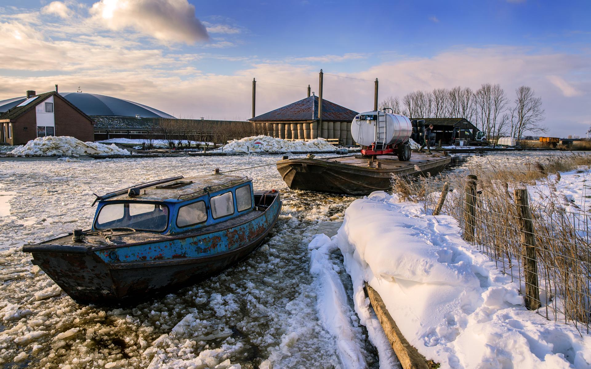 Hoe krijg je melk op de vaste wal als je boert op een natuureiland en de winter invalt?