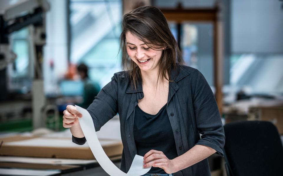 Juliet Baines, papierrestaurator bij Rijksmuseum