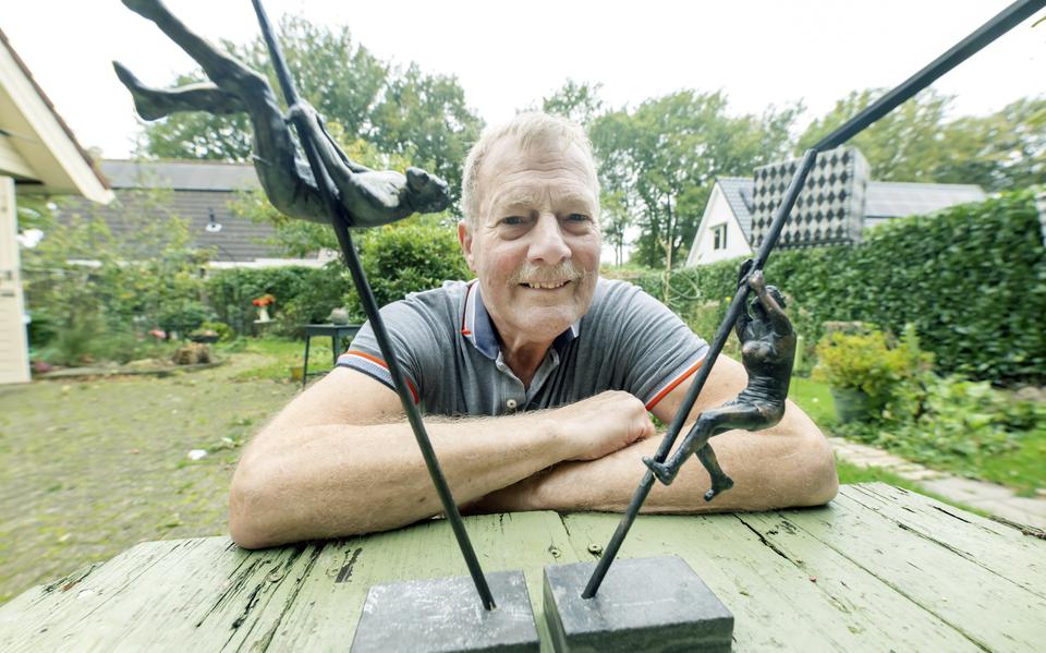 Evert Wilstra uit Burgum is initiatiefnemer van beeldjes van Friese sporters.