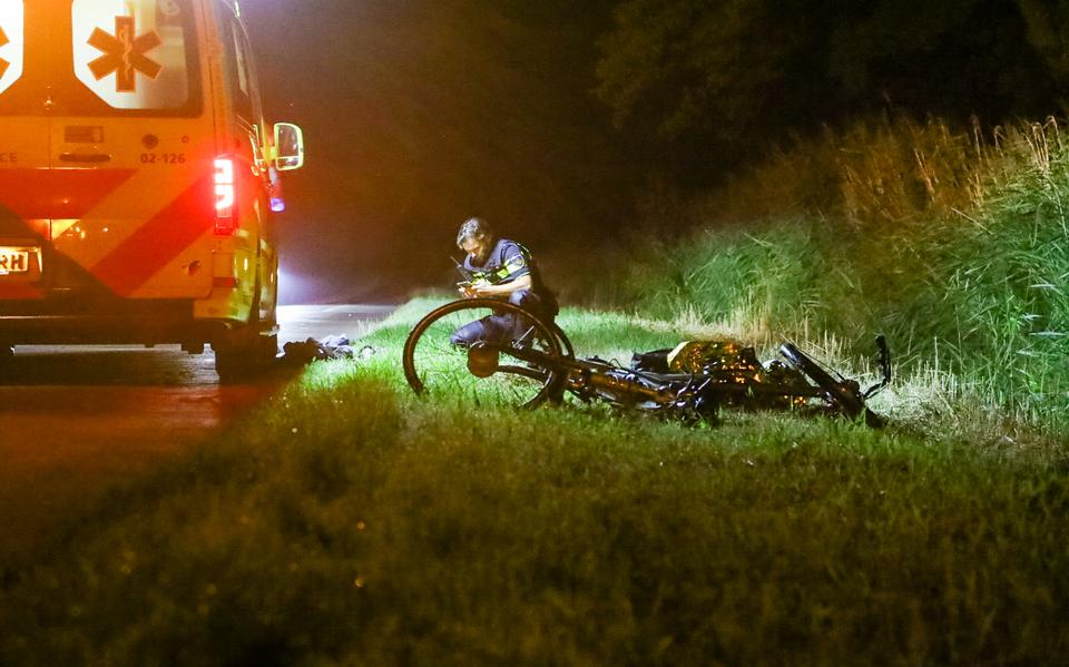 Twee fietsers raakten gewond bij een ongeval tussen De Veenhoop en Boornbergum.