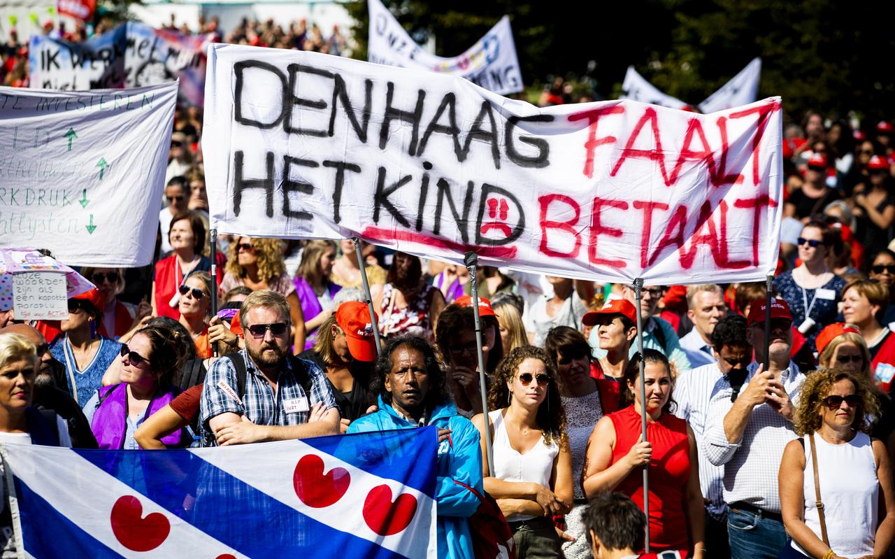 Jeugdzorgwerkers tijdens de staking en het protest op het Malieveld, op 2 september 2019. Jeugdzorgwerkers tijdens de staking en het protest op het Malieveld, op 2 september 2019.