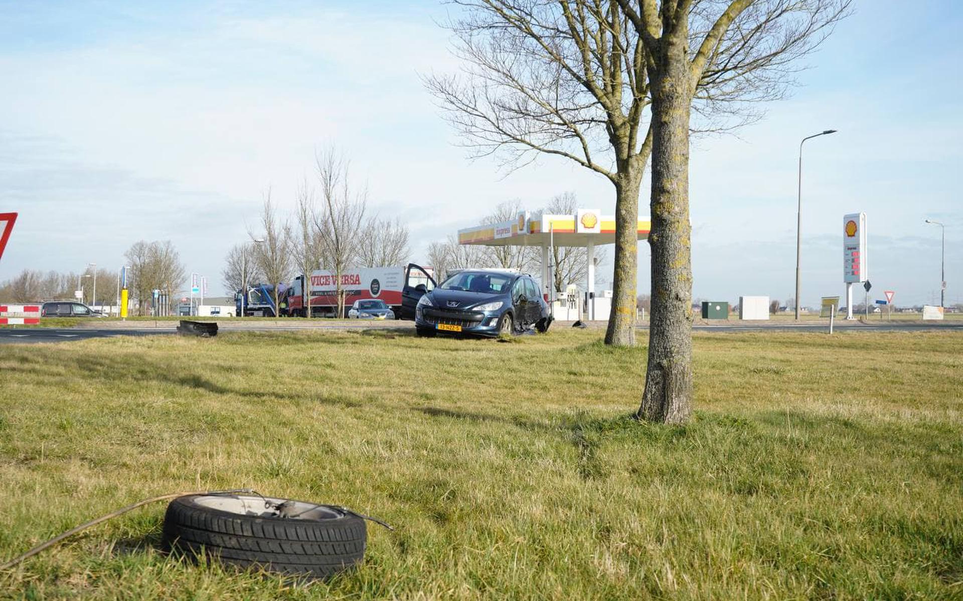Op de kruising van de N354 met de Overijsselsestraatweg bij Reduzum zijn donderdagochtend een auto en een bestelbus met elkaar in botsing gekomen.