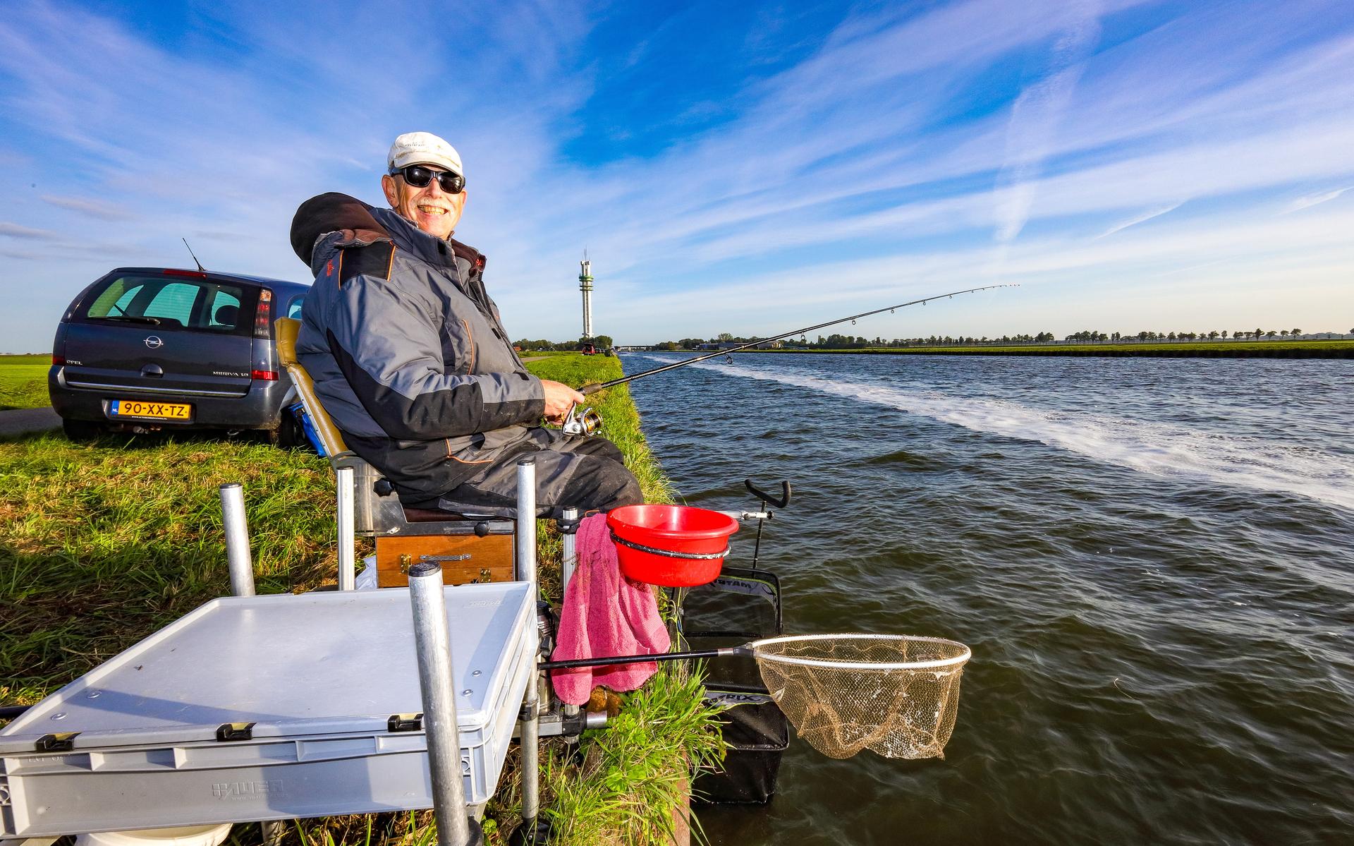 René (65) is de ongekroonde viskoning van It Stikelbearske in Wijnjewoude: 'Ik heb in één nacht wel 