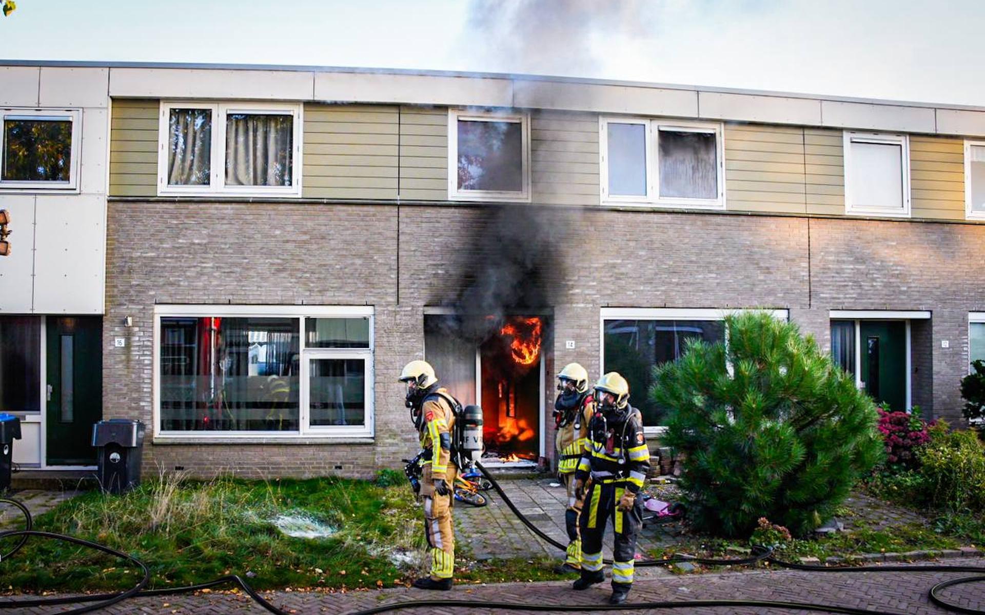 Grote brand in Oudeschoot: drie huizen onbewoonbaar