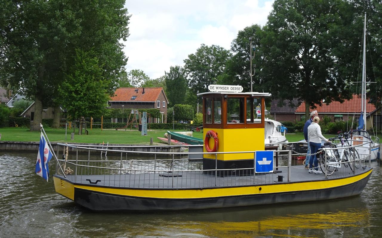 Het pontje bij Wyns over de Dokkumer Ie. Het pontje bij Wyns over de Dokkumer Ie.