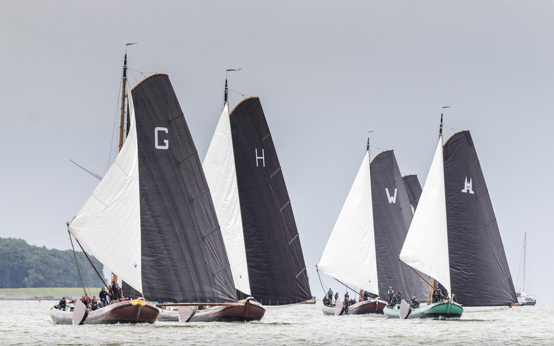 Skûtsjes twee keer het water op als voorbereiding op het SKS-kampioenschap - Leeuwarder Courant