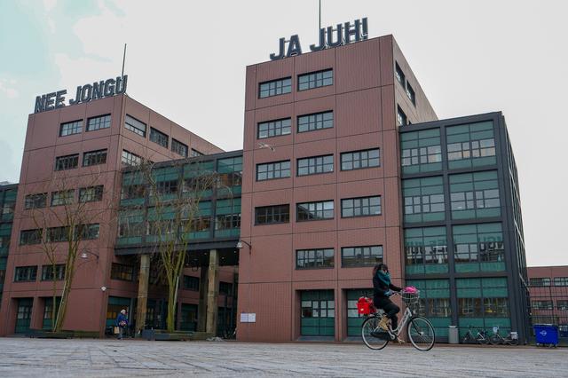 Man (76) uit Leeuwarden had duizenden foto's aan kinderporno. 'Young teens zelfs als favoriet gemark