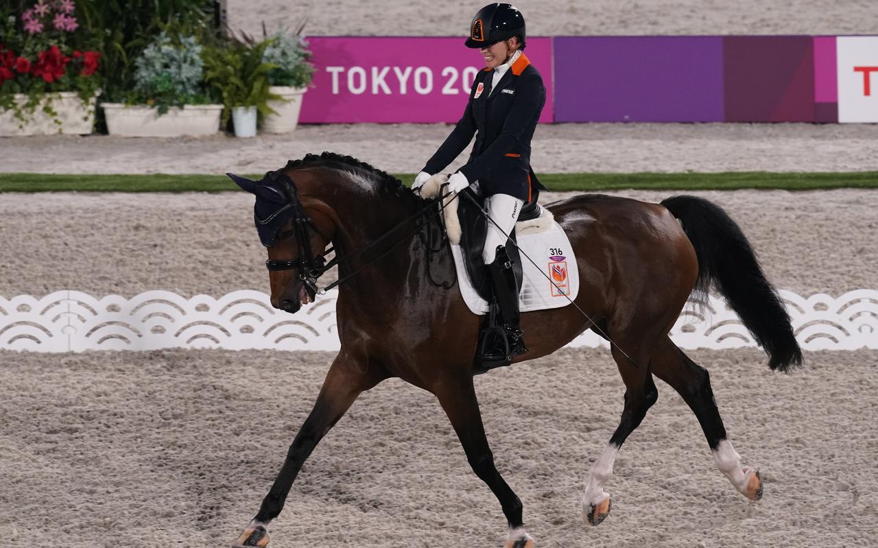 Rixt van der Horst met haar paard Findsley. Rixt van der Horst met haar paard Findsley.