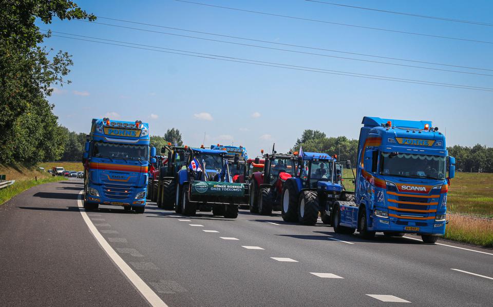 Een eerdere blokkade van trekkers en vrachtwagens op 2 juni op de A7 tussen Heerenveen en Drachten.