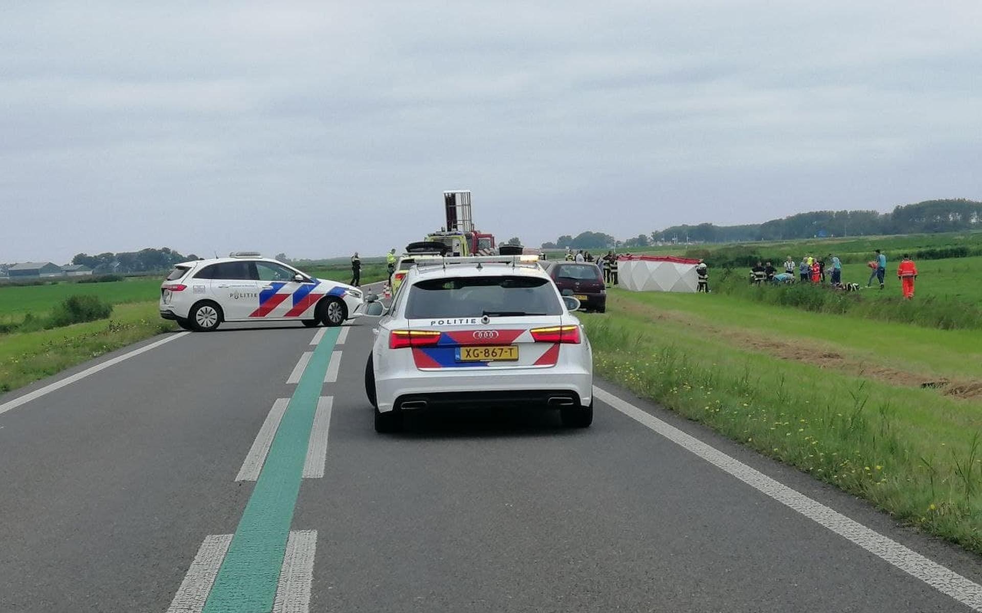 Bij een ongeval op de Lauwersseewei (N361) bij #Morra is vrijdag een auto in de sloot terecht gekomen na een botsing.