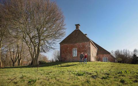 De Allemastate in Oudwoude dateert uit de 14-de eeuw en is daarmee mogelijk een van de oudste woonhuizen in Fryslân.