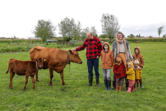 Hoe de zelfvoorzienende levensstijl van Quinta (41) en Redmer (40) uit Langelille in de smaak valt b