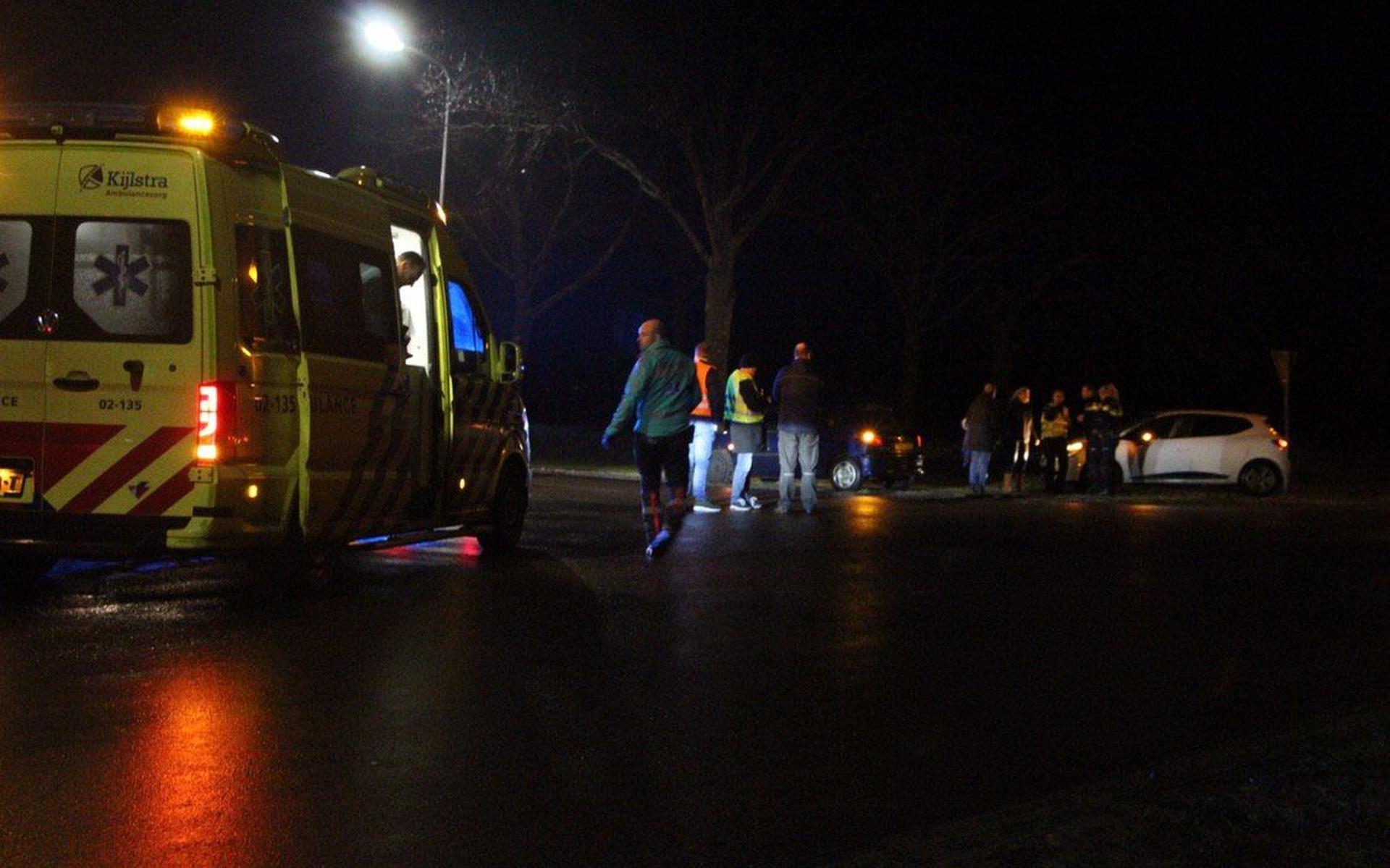 Motorrijdster en fietser botsen in Rottevalle, fietser naar het ziekenhuis - Leeuwarder Courant