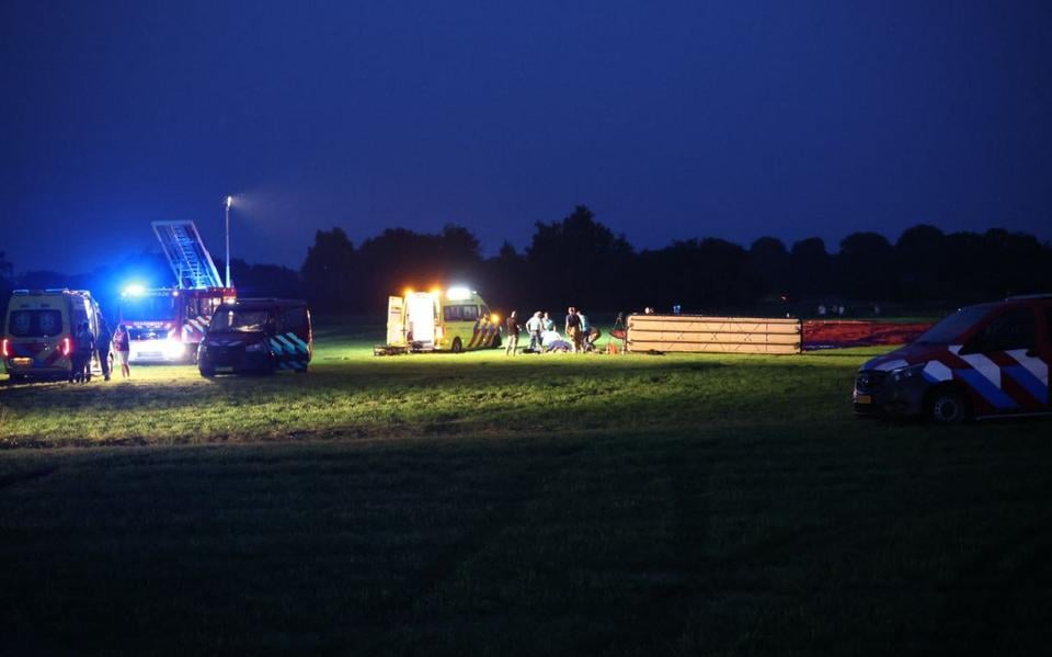 Veel hulpdiensten zijn ter plaatse in De Hoeve.