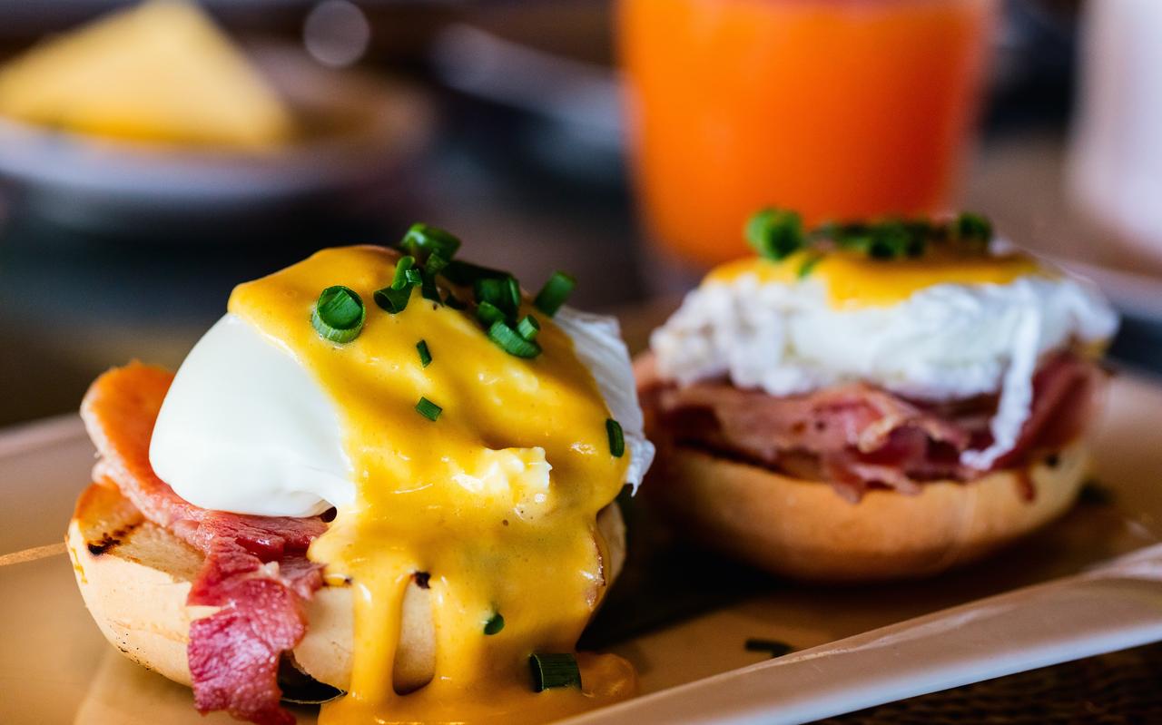Eggs Benedict, gepocheerde eieren met hollandaisesaus. Eggs Benedict, gepocheerde eieren met hollandaisesaus.