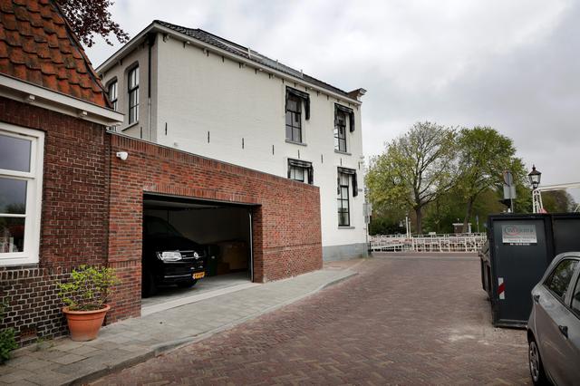 Garage bij oud huis Piet Paulusma in Harlingen mocht niet, maar blijft toch staan