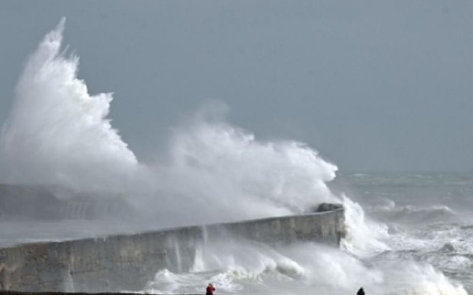 Winterstorm Bella Bereikt Op Zee Windkracht 10 En Zorgt Voor Veel ...