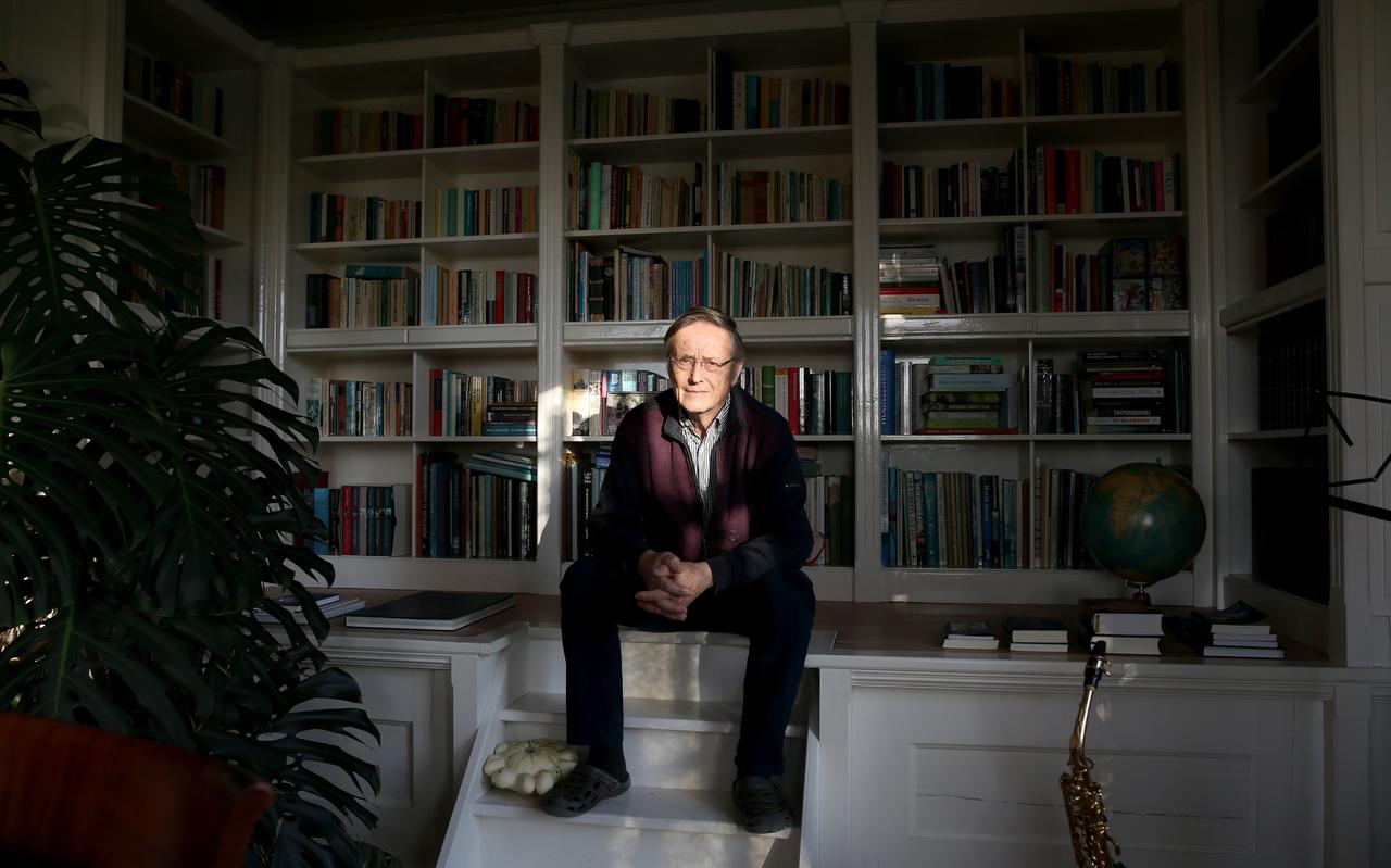 Jan Dogterom (76) uit Westhoek. Hij heeft zich als algemeen bestuurslid van Wetterskip Fryslân namens 50Plus vastgebeten in het funderingsleed in de Groote Veenpolder. Jan Dogterom (76) uit Westhoek. Hij heeft zich als algemeen bestuurslid van Wetterskip Fryslân namens 50Plus vastgebeten in het funderingsleed in de Groote Veenpolder.