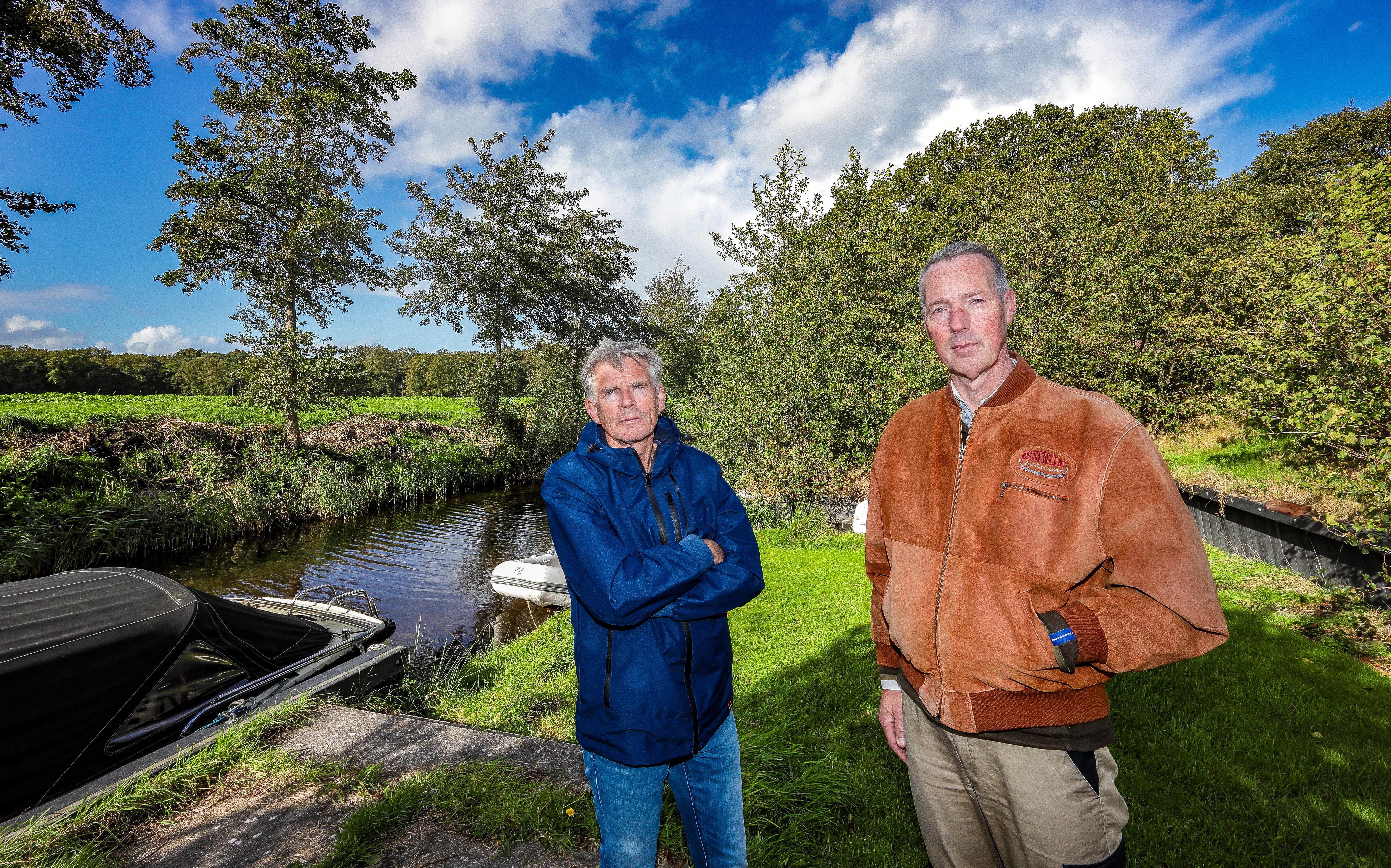 Enorm koffiefilter moet zorgen dat de Sminkefeart bij Oudemirdum schoon blijft