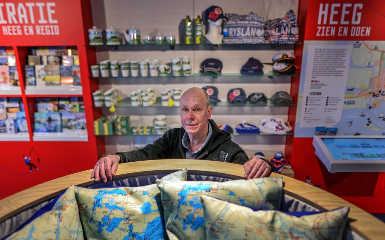 Abe Valkema in het nieuwe bezoekerscentrum van Heeg. ,,Soms komme minsken hjir de oare deis werom, om my te betankjen foar in moaie dei.’’ Abe Valkema in het nieuwe bezoekerscentrum van Heeg. ,,Soms komme minsken hjir de oare deis werom, om my te betankjen foar in moaie dei.’’