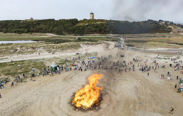 Vlieland schrapt vreugdevuur om droogte, Terschelling zoekt nog naar oplossing