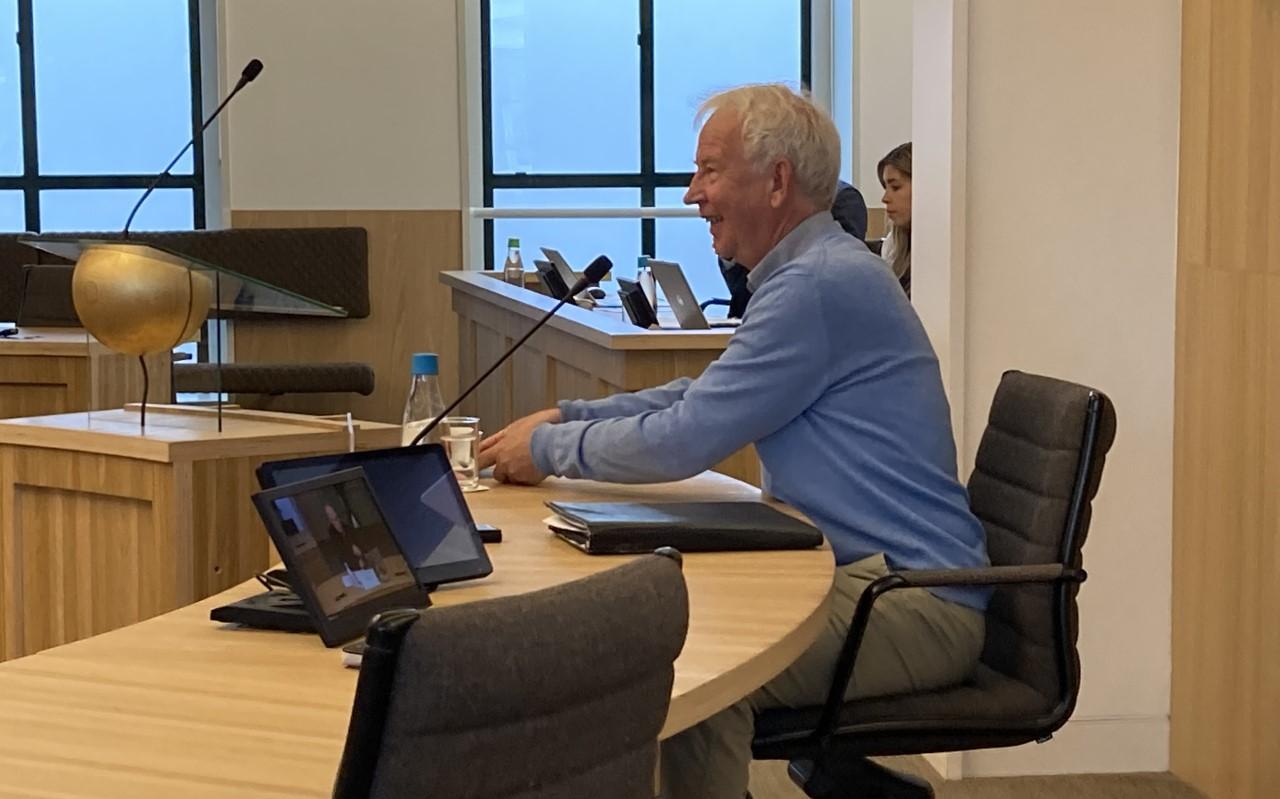 Sjoerd Tolsma aan het begin van zijn verhoor over Empatec in de raadszaal van Súdwest-Fryslân. Sjoerd Tolsma aan het begin van zijn verhoor over Empatec in de raadszaal van Súdwest-Fryslân.
