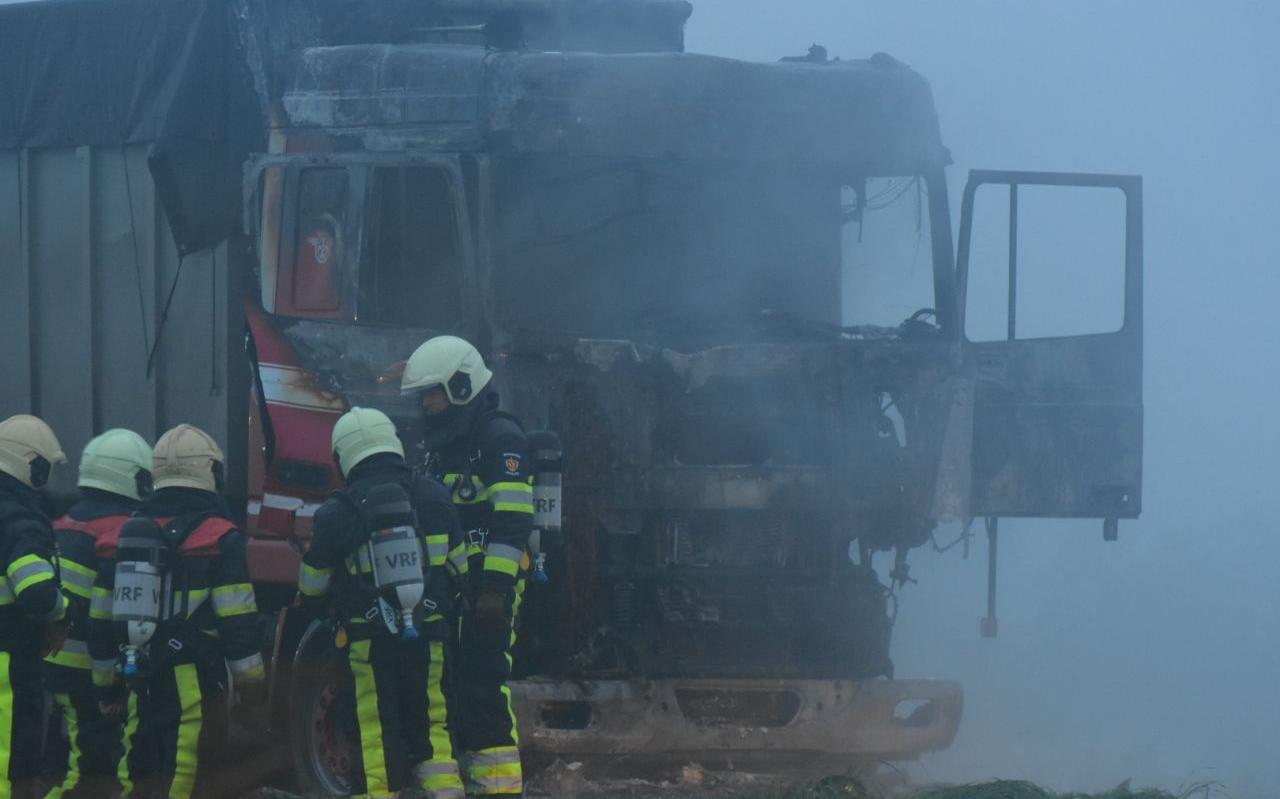 Vrachtwagen afgebrand in Echtenerbrug - lc.nl