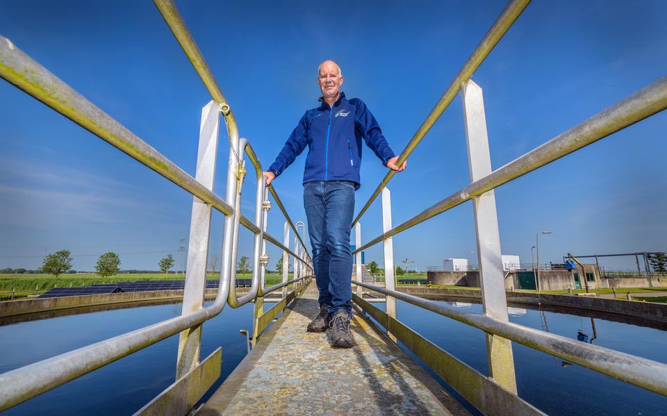  Hans de Vries op de rioolwaterzuivering van Grou.