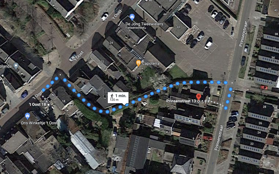 Het voetpad tussen ’t Oost en de Prinsenstraat in Oosterwolde 