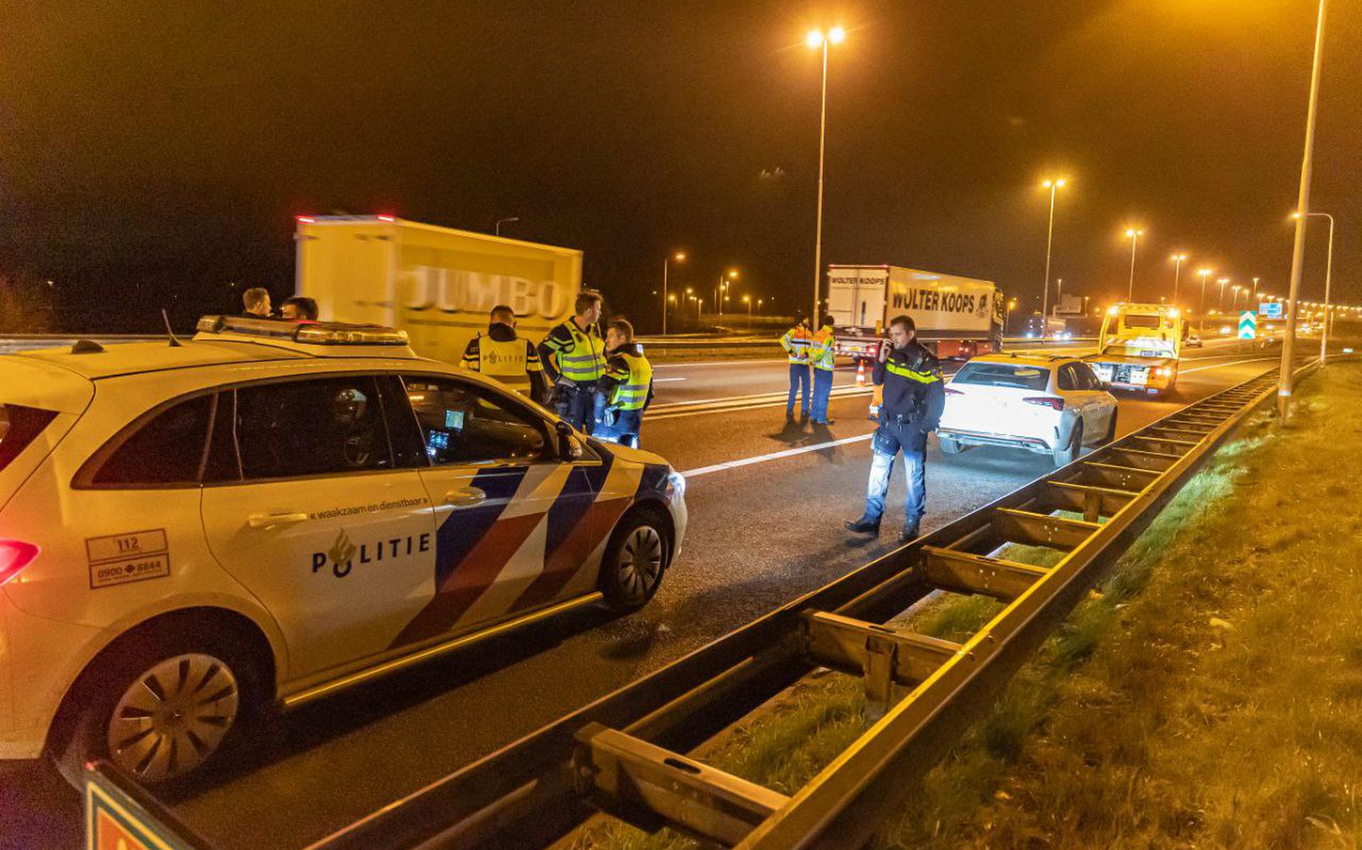 De politie heeft dinsdagavond bij knooppunt Heerenveen op de A7 een man aangehouden die betrokken zou zijn bij een woningoverval in Noord-Holland.