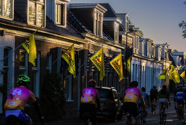 LIVE | Laatste deelnemers komen over de finish, laatste kruisjes uitgedeeld in stadhuis Bolsward