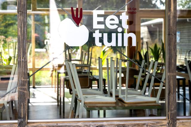 Geen koffie en gebak. De beoogde uitbater van de Eettuin in Buitenpost haakt op het allerlaatste mom