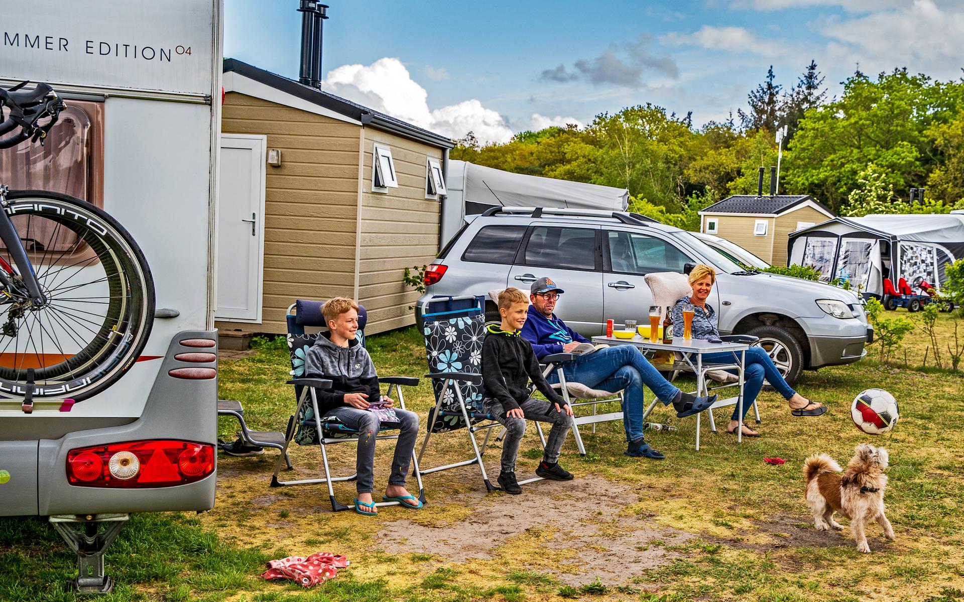 Pleziervaarders op het water, gasten op campings: de recreatie komt weer op gang - Leeuwarder Couran