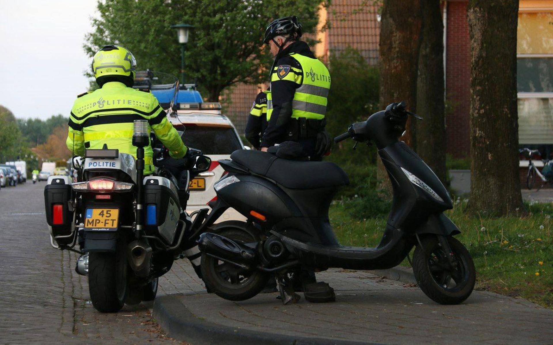 Scooterrijder (36) uit Drachten vlucht voor politie en gebruikt geweld tegen agenten - Leeuwarder Co