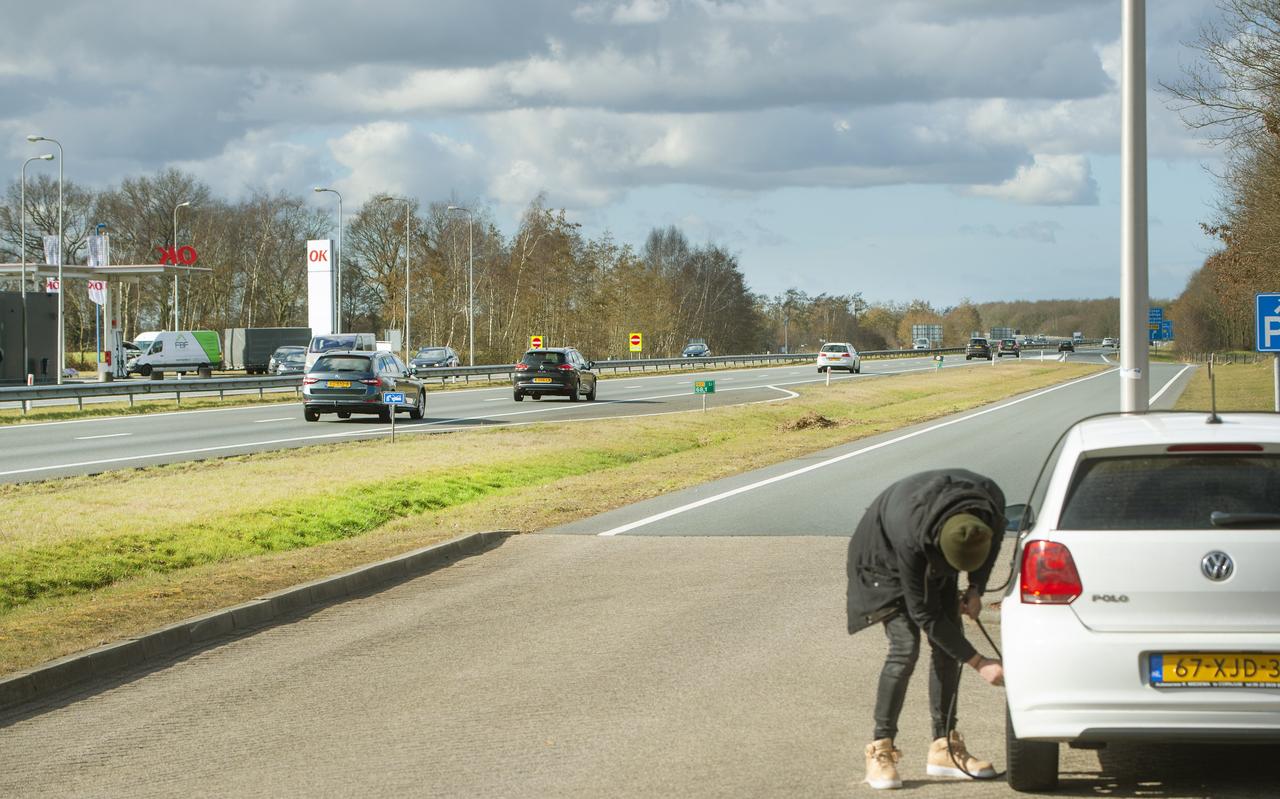 De Wâldwei ter hoogte van Nijega. De Wâldwei ter hoogte van Nijega.