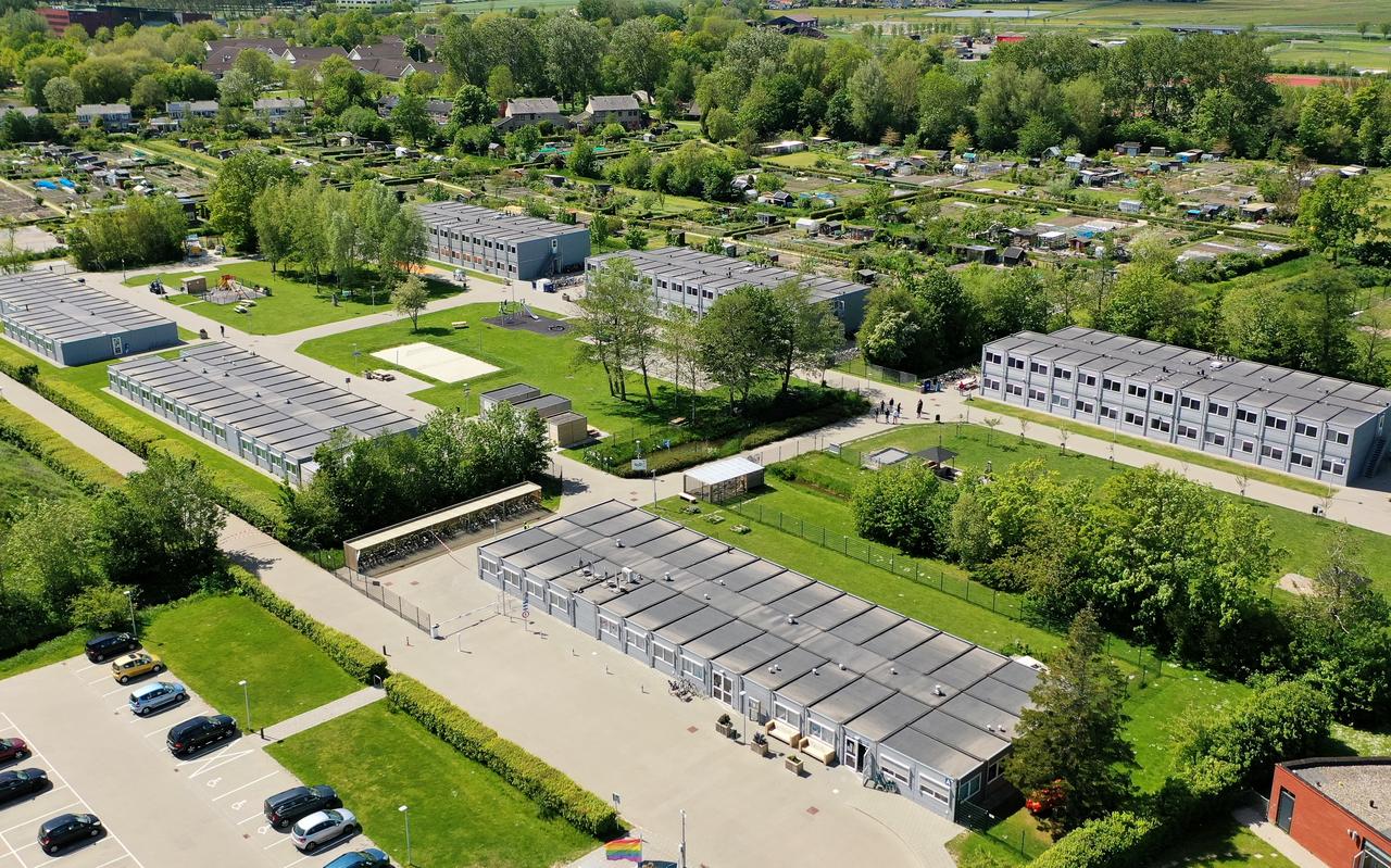 Het AZC in Sneek. Het AZC in Sneek.