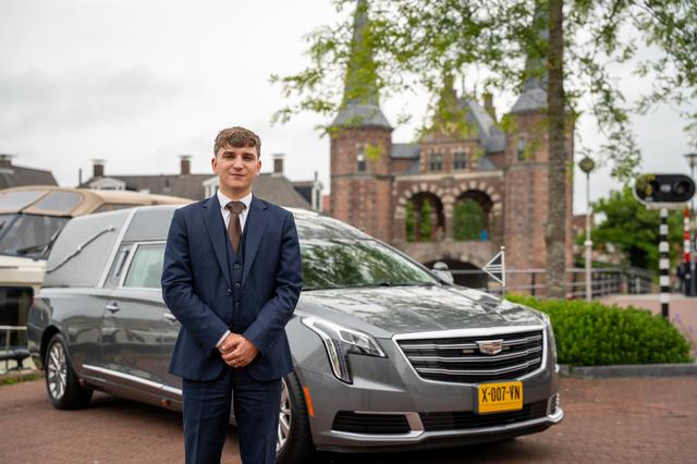 Dani (21) uit Sneek is een van de jongste uitvaartverzorgers. ‘Ik wist op mijn veertiende dat dit mi