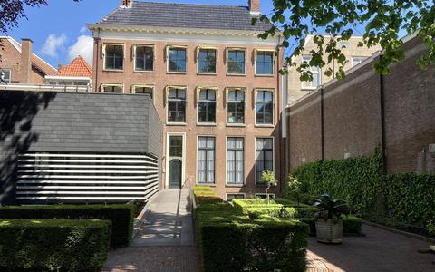De Waddenacademie zetelt in het Huis voor de Wadden aan het Ruiterskwartier in Leeuwarden. 