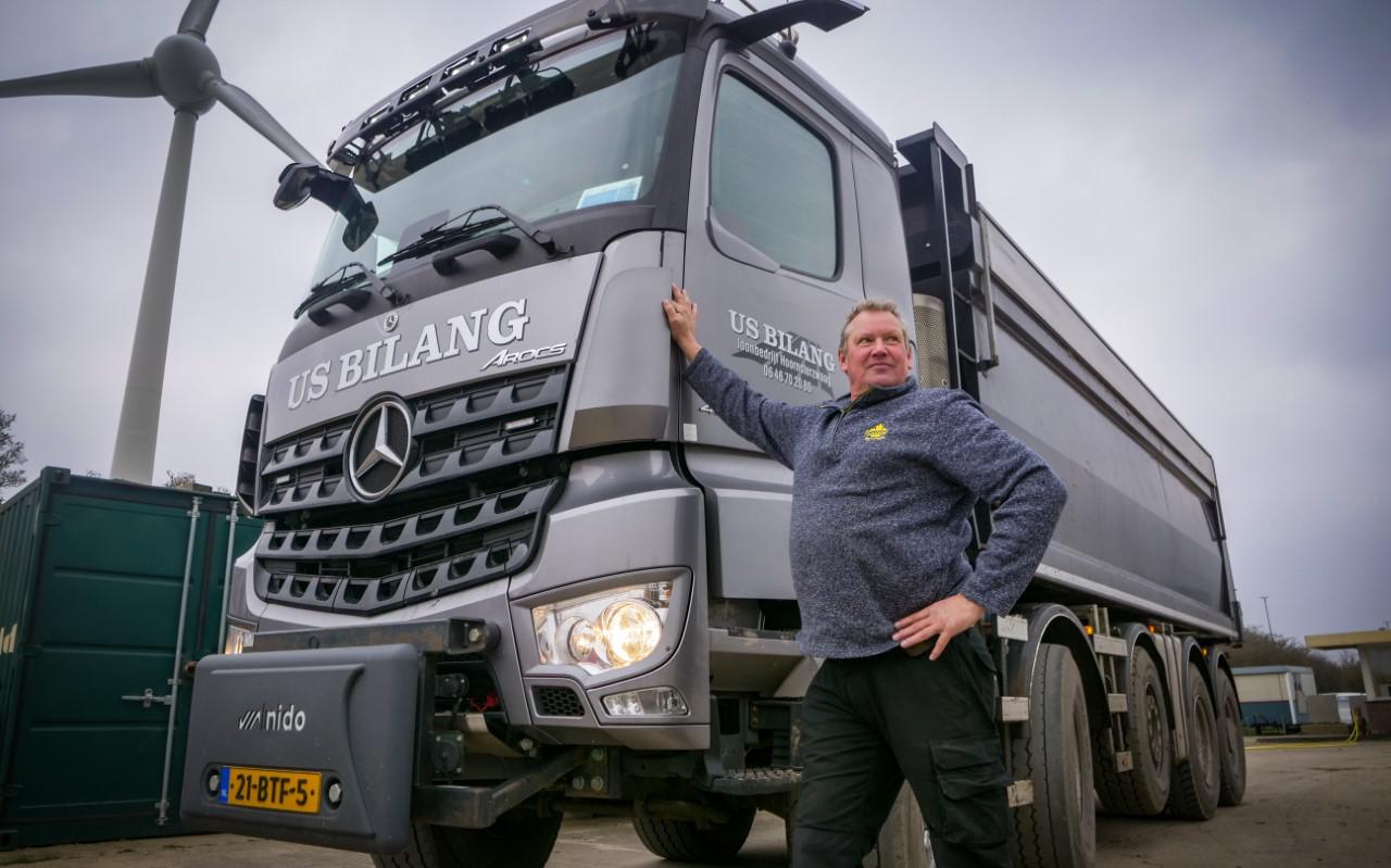 Sjoerd de Jager (60) uit Jubbega, vrachtwagenchauffeur van loonbedrijf Us-Bilang in Hoornsterzwaag.