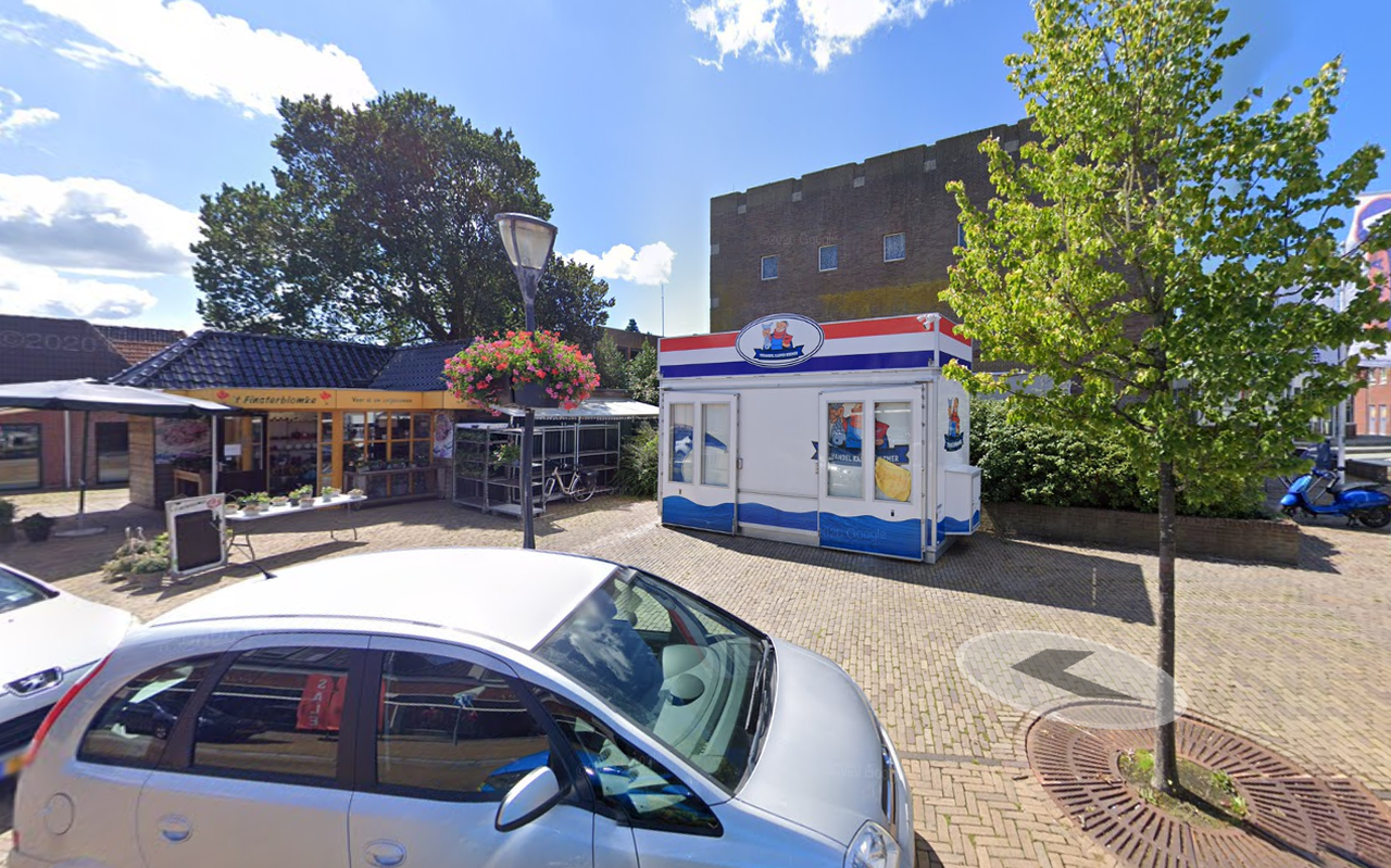 De viskraam in Stiens. De viskraam in Stiens.