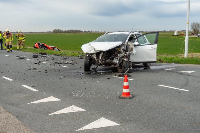 LIVE | Gewonde bij flinke botsing bij Eanjum & auto slaat over de kop op A7 bij Heerenveen