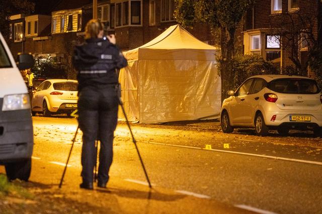 De 29-jarige Griek wilde zijn huisgenoot, de Pool Kamil Irski (28), in oktober vorig jaar op de Blee