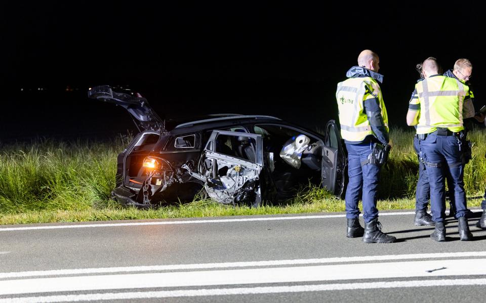 Twee personen zijn vrijdagavond gewond geraakt bij een botsing bij Wommels.