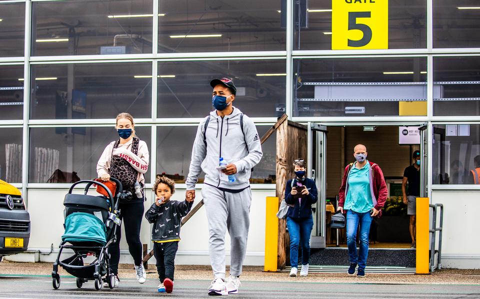 'Covid-19 lijkt alweer een hoofdstuk uit een geschiedenisboek, maar virologen waarschuwen dat het slechts een voorproefje was.'