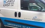 Een bedrijfswagen van het 'gezamenlijke bedrijf' van Noardeast-Fryslân en Dantumadiel. FOTO NOARDEAST